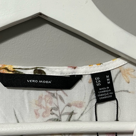 Vero Moda VMeasy Short Sleeve V-Neck Tie Front Top - Picture 11 of 13